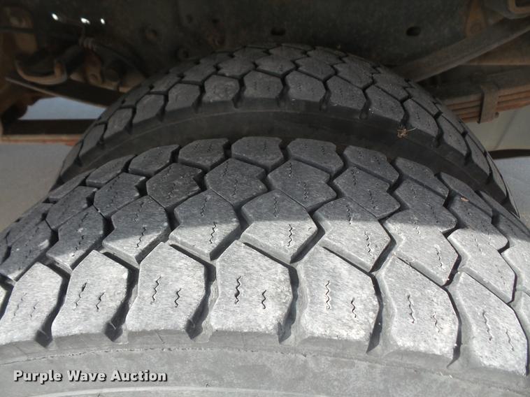 image for item DB0666 2008 Ford F550 Super Duty service truck with crane