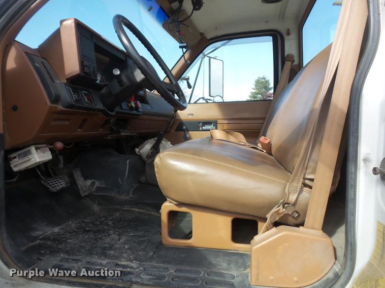 image for item DB0672 1991 GMC TopKick truck chassis