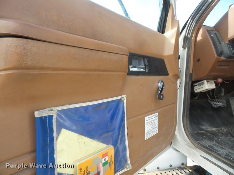 image for item DB0672 1991 GMC TopKick truck chassis