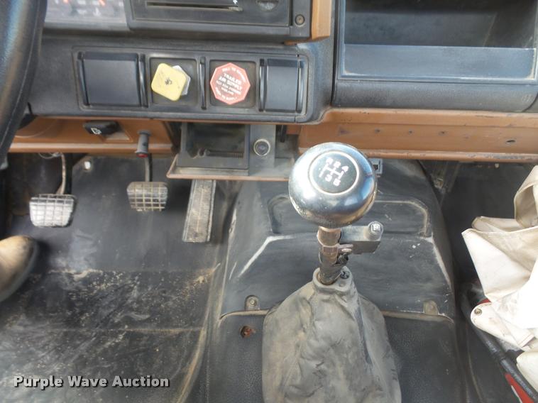 image for item DB0672 1991 GMC TopKick truck chassis