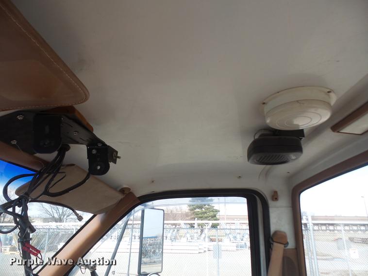 image for item DB0672 1991 GMC TopKick truck chassis