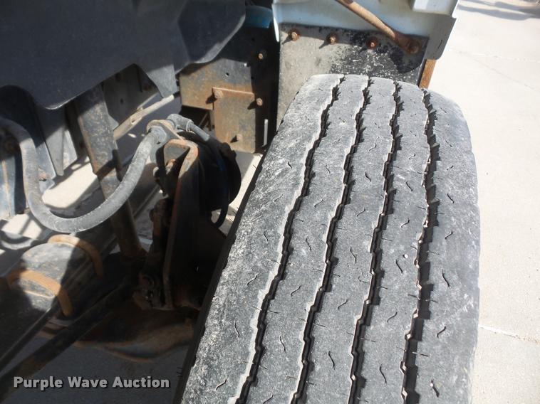 image for item DB0672 1991 GMC TopKick truck chassis