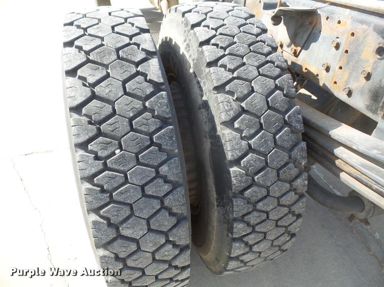 image for item DB0672 1991 GMC TopKick truck chassis