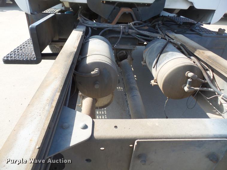 image for item DB0672 1991 GMC TopKick truck chassis