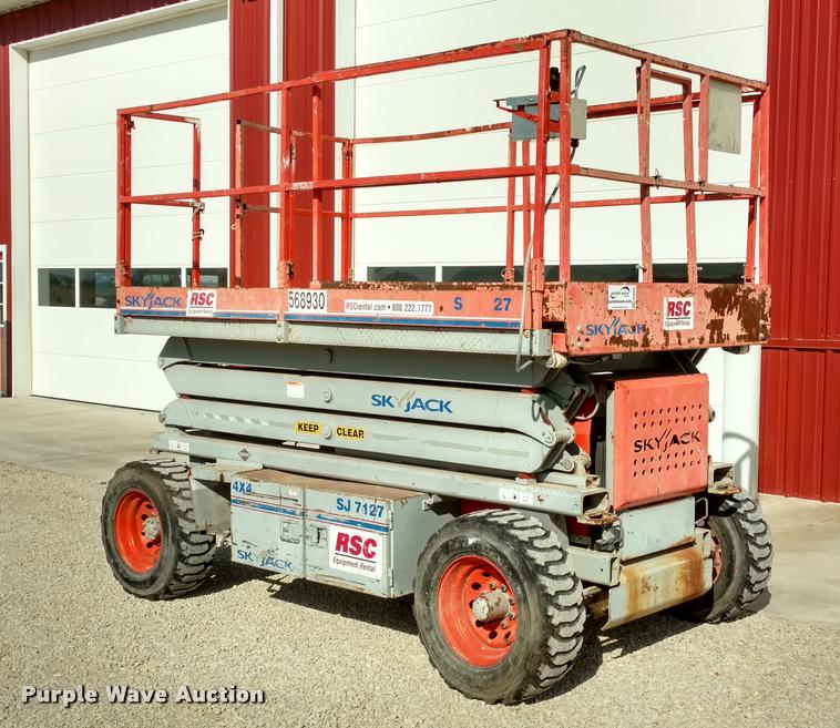 image for item DB0859 2005 Sky Jack SJ7127 scissor lift