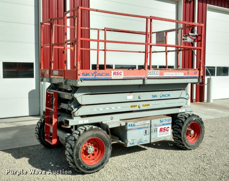 image for item DB0859 2005 Sky Jack SJ7127 scissor lift