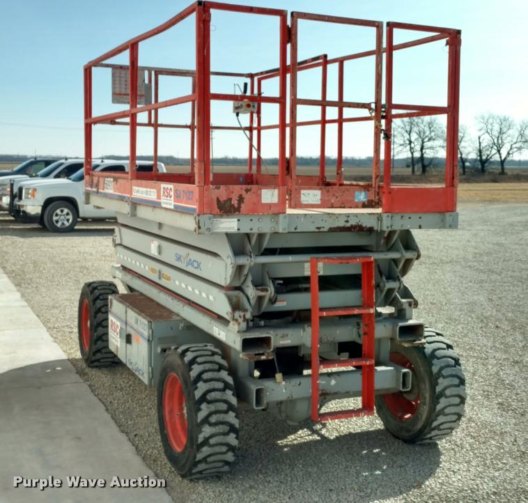 image for item DB0859 2005 Sky Jack SJ7127 scissor lift