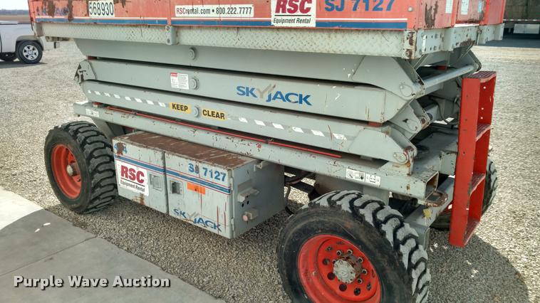 image for item DB0859 2005 Sky Jack SJ7127 scissor lift