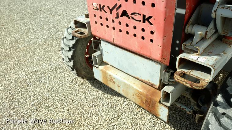 image for item DB0859 2005 Sky Jack SJ7127 scissor lift