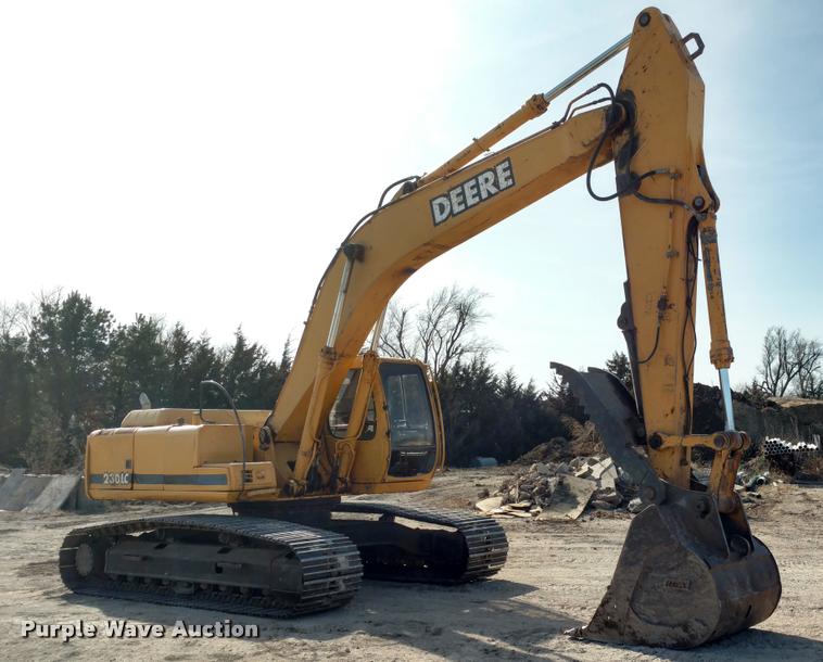 image for item DB0862 1999 John Deere 230LC excavator