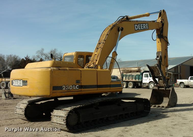 image for item DB0862 1999 John Deere 230LC excavator
