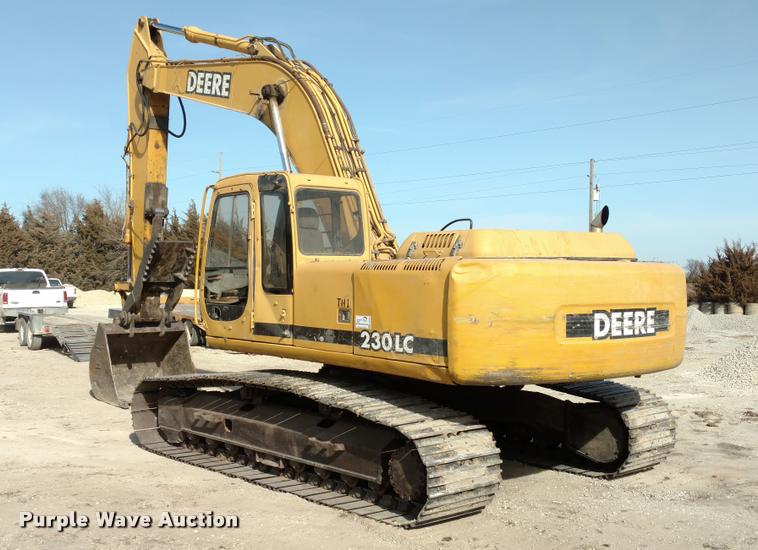 image for item DB0862 1999 John Deere 230LC excavator