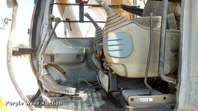 image for item DB0862 1999 John Deere 230LC excavator