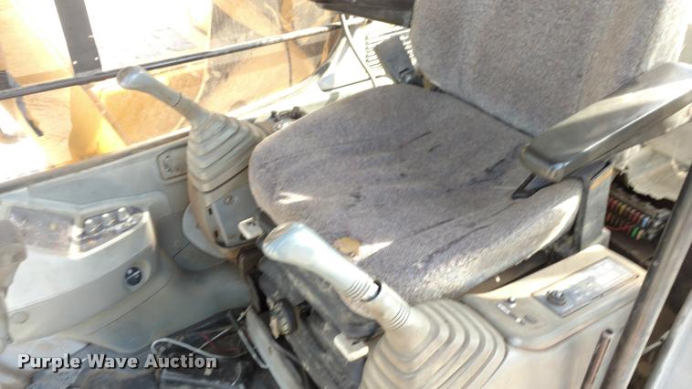 image for item DB0862 1999 John Deere 230LC excavator