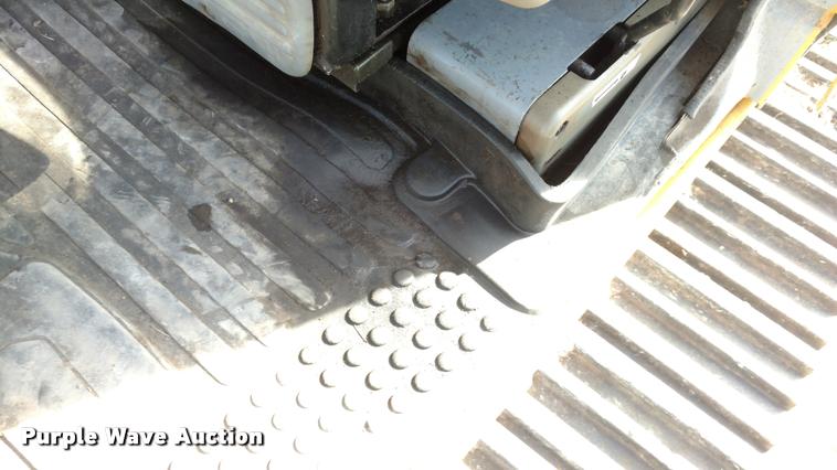 image for item DB0862 1999 John Deere 230LC excavator