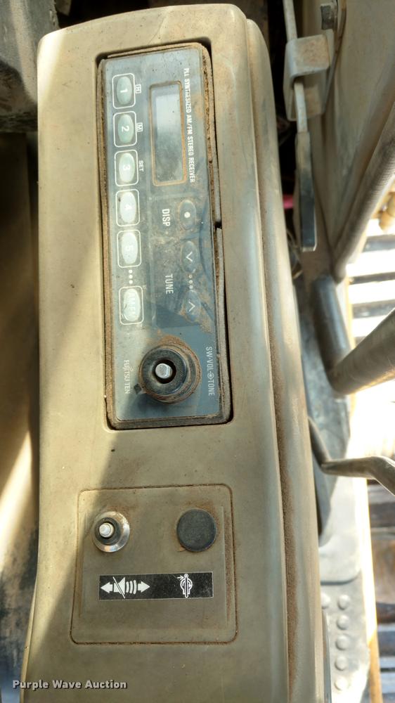 image for item DB0862 1999 John Deere 230LC excavator