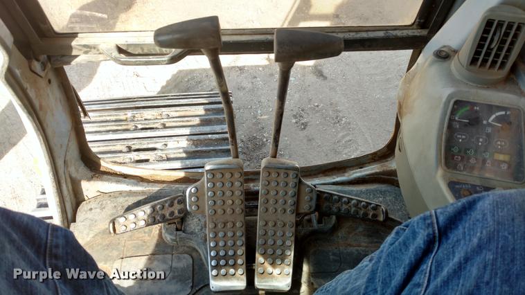 image for item DB0862 1999 John Deere 230LC excavator