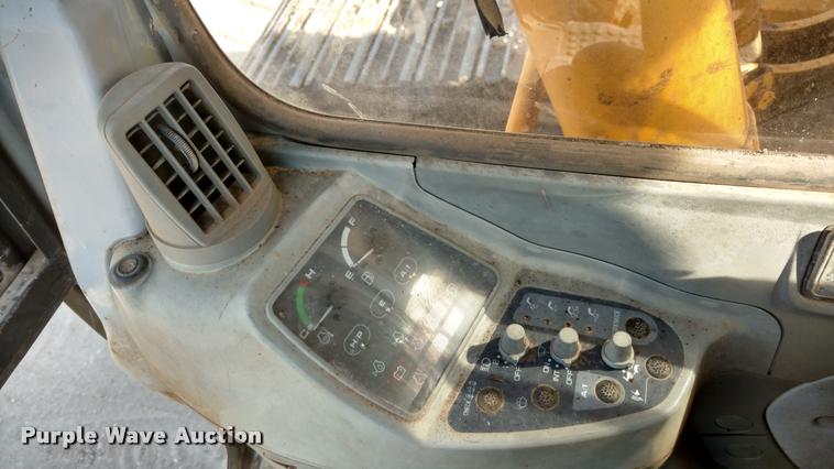 image for item DB0862 1999 John Deere 230LC excavator