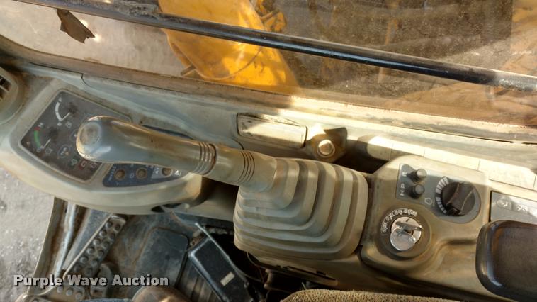 image for item DB0862 1999 John Deere 230LC excavator