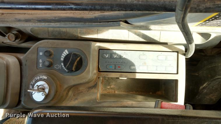 image for item DB0862 1999 John Deere 230LC excavator