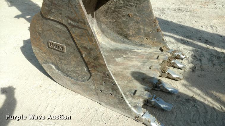 image for item DB0862 1999 John Deere 230LC excavator