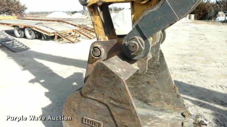 image for item DB0862 1999 John Deere 230LC excavator