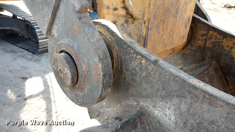 image for item DB0862 1999 John Deere 230LC excavator