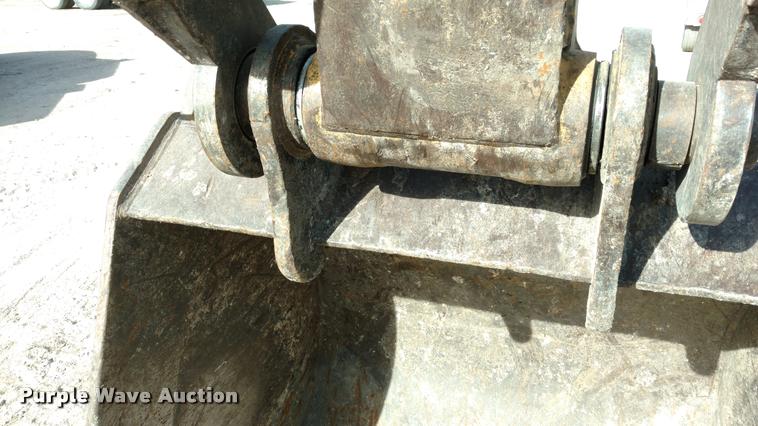 image for item DB0862 1999 John Deere 230LC excavator