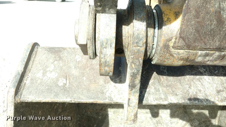 image for item DB0862 1999 John Deere 230LC excavator