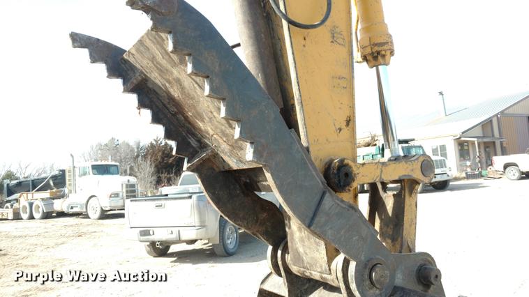 image for item DB0862 1999 John Deere 230LC excavator