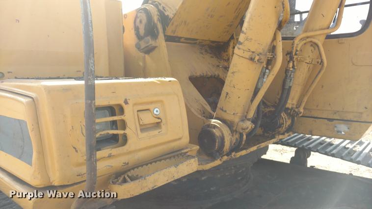 image for item DB0862 1999 John Deere 230LC excavator