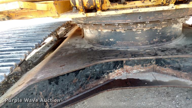 image for item DB0862 1999 John Deere 230LC excavator