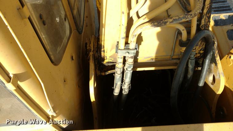 image for item DB0862 1999 John Deere 230LC excavator