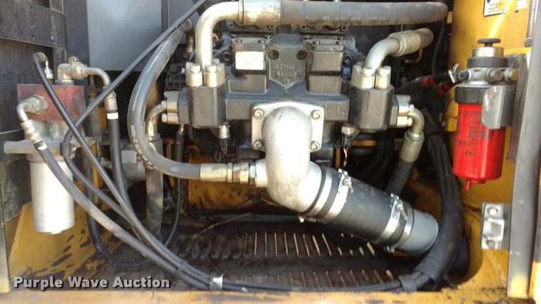 image for item DB0862 1999 John Deere 230LC excavator