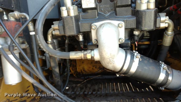 image for item DB0862 1999 John Deere 230LC excavator