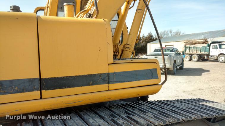 image for item DB0862 1999 John Deere 230LC excavator