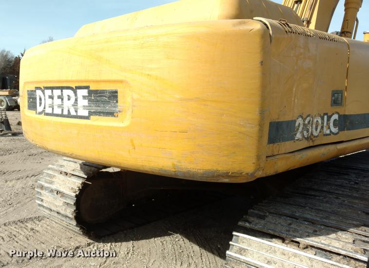 image for item DB0862 1999 John Deere 230LC excavator