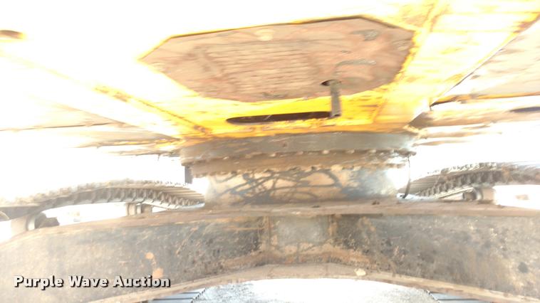 image for item DB0862 1999 John Deere 230LC excavator