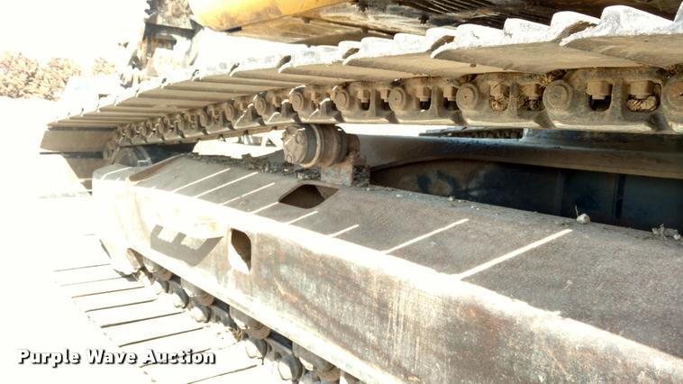 image for item DB0862 1999 John Deere 230LC excavator