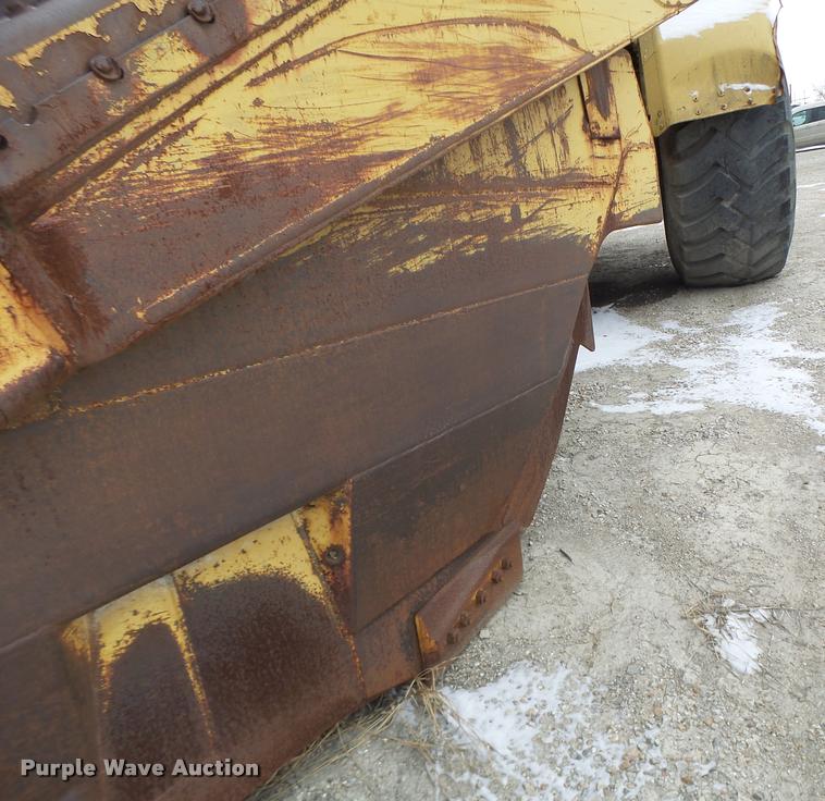 image for item DB1267 1989 Caterpillar 637E scraper