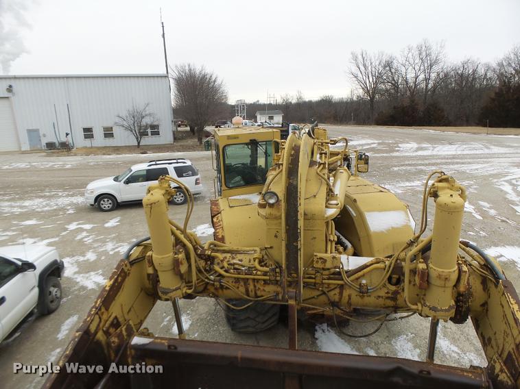 image for item DB1267 1989 Caterpillar 637E scraper