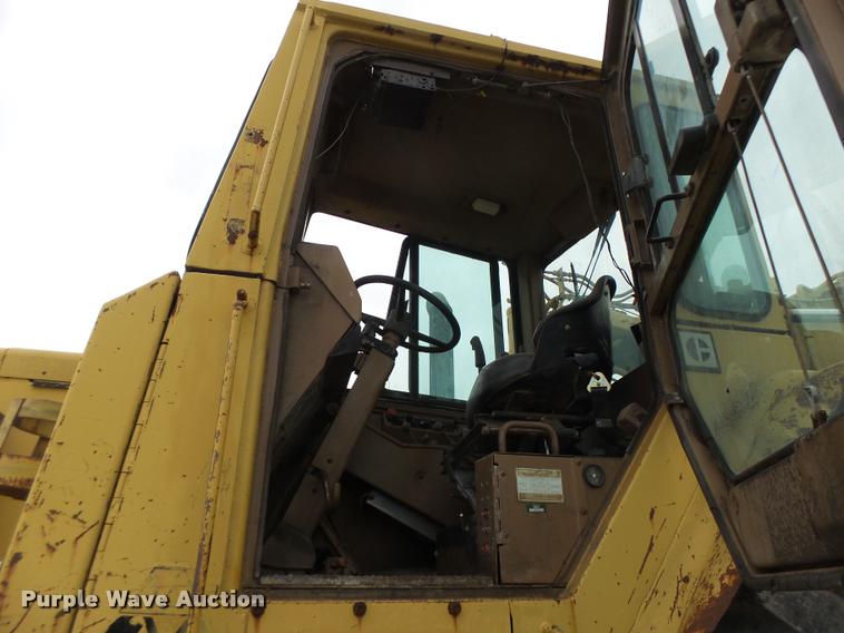 image for item DB1267 1989 Caterpillar 637E scraper
