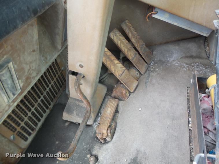 image for item DB1267 1989 Caterpillar 637E scraper