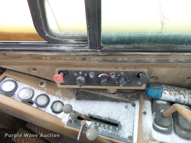 image for item DB1267 1989 Caterpillar 637E scraper