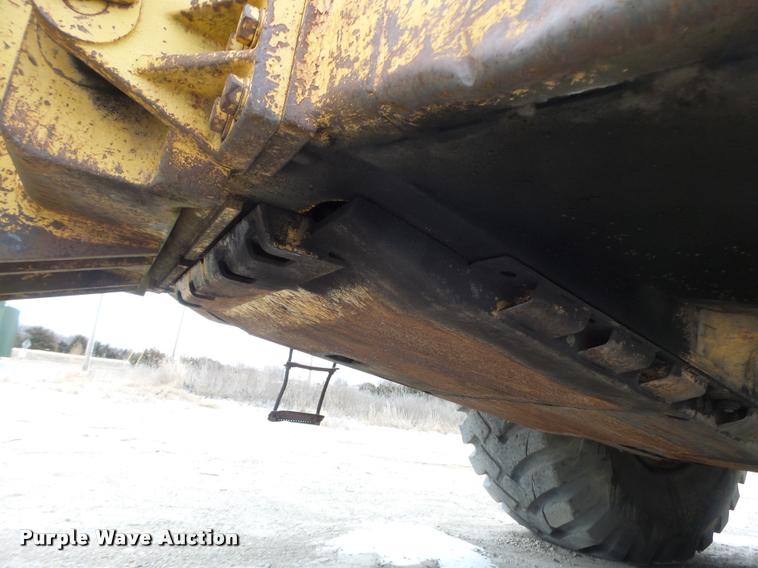 image for item DB1267 1989 Caterpillar 637E scraper