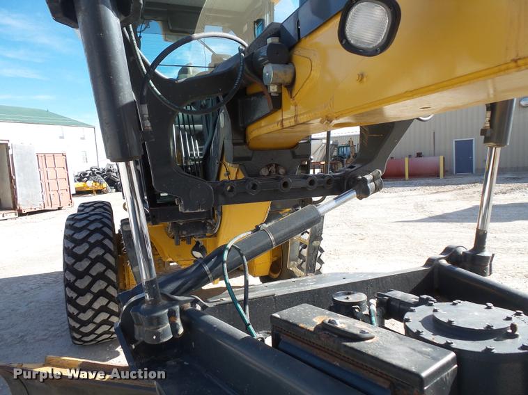 image for item DB1500 2010 John Deere 772G motor grader