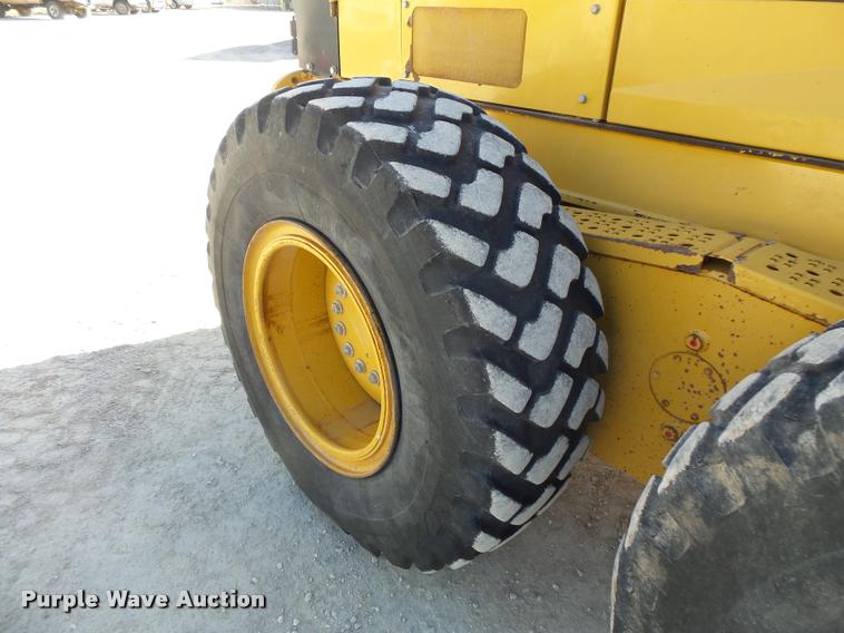 image for item DB1500 2010 John Deere 772G motor grader