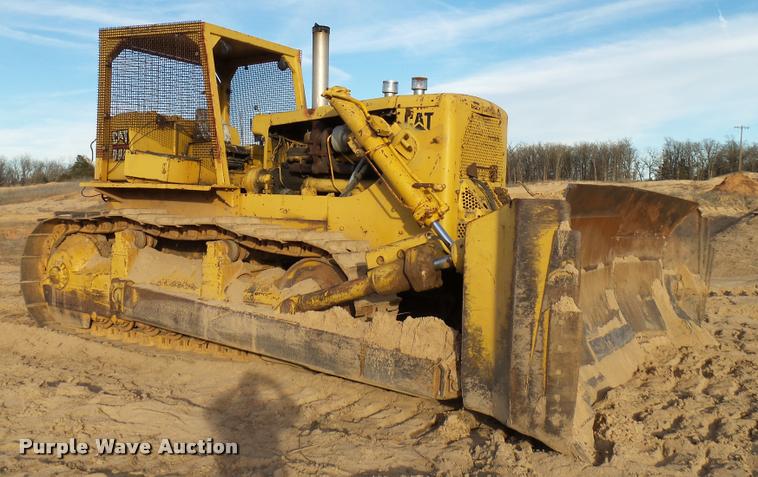 image for item DB2419 1977 Caterpillar D9H dozer