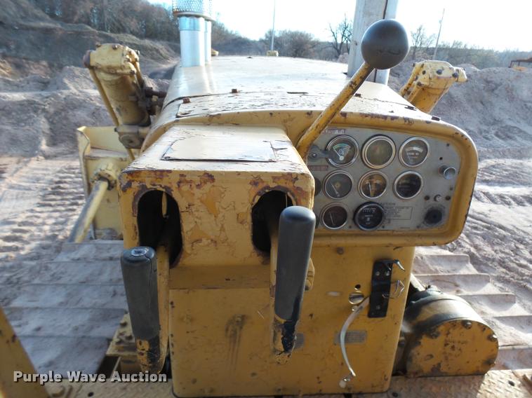 image for item DB2419 1977 Caterpillar D9H dozer
