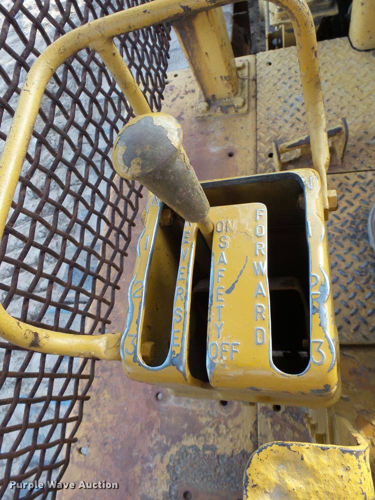 image for item DB2419 1977 Caterpillar D9H dozer